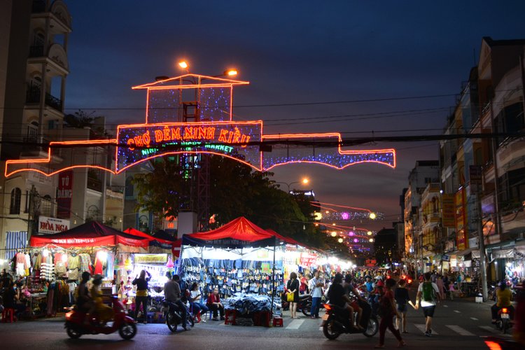 Can Tho Night Market – Best Nightlife Activity